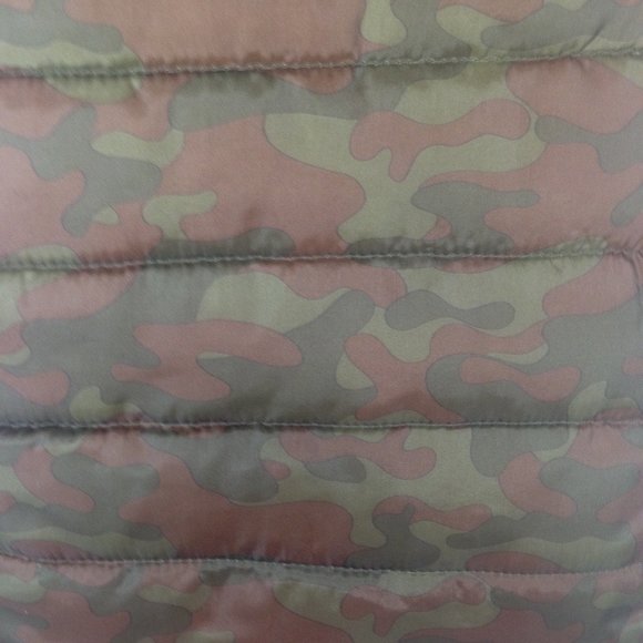 4/$15 Baby Boy Puffer Vest 6-9 Months Camo and Orange - Picture 4 of 7